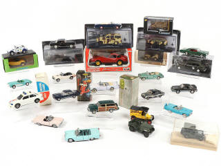 Lot 266 - DIVERS (35)