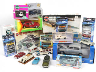 Lot 172 - DIVERS (24)