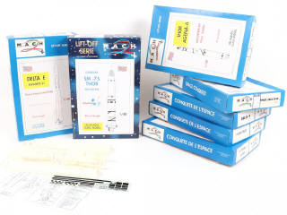 Lot 246 - DIVERS (14)