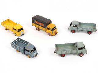 Lot 214 - DINKY TOYS (FRANCE) (5)