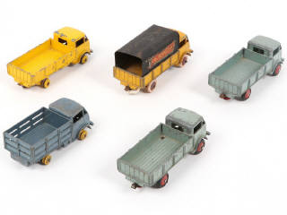 Lot 214 - DINKY TOYS (FRANCE) (5)
