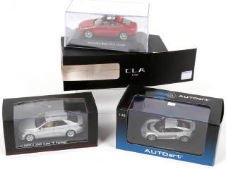 Lot 224 - DIVERS (3)