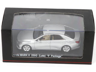 Lot 224 - DIVERS (3)