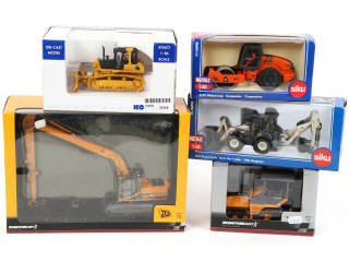 Lot 161 - DIVERS (5)