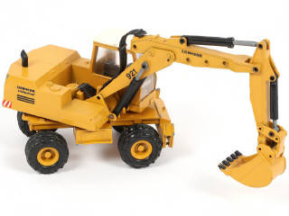 Lot 159 - DIVERS (4)