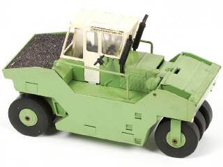 Lot 159 - DIVERS (4)