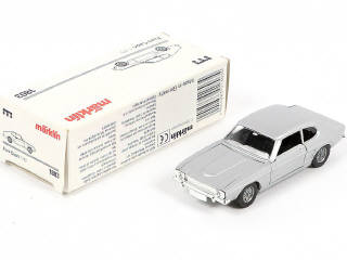 Lot 222 - DIVERS (3)