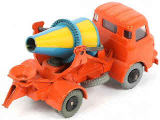 Lot 136 - DINKY TOYS (GB) (1)