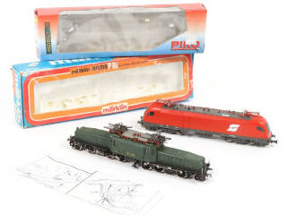 Lot 40 - DIVERS 'HO' (2)