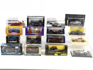 Lot 301 - DIVERS (16)