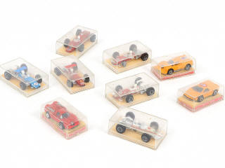 Lot 269 - DIVERS (9)