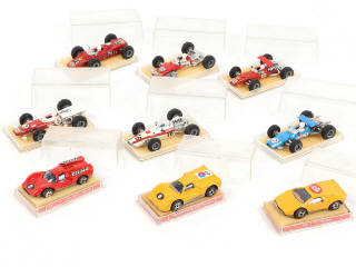 Lot 269 - DIVERS (9)