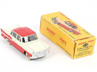 Lot 220 - DINKY TOYS (FRANCE) (1)