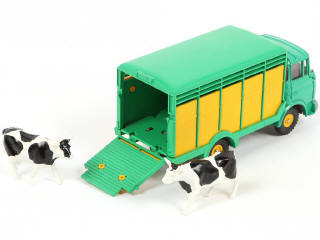Lot 234 - DINKY TOYS (FRANCE) (1)