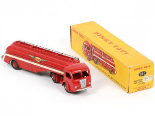 Lot 226 - DINKY TOYS (FRANCE) (1)
