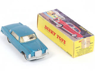 Lot 230 - DINKY TOYS (FRANCE) (1)