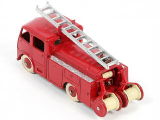 Lot 227 - DINKY TOYS (FRANCE) (1)