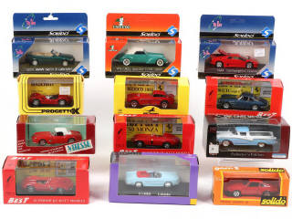 Lot 311 - DIVERS (12)