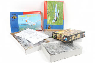 Lot 267 - DIVERS (5)