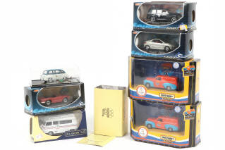 Lot 231 - DIVERS (7)