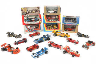 Lot 252 - DIVERS (20)