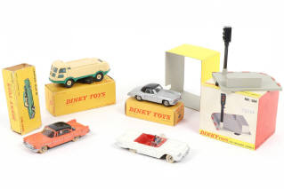 Lot 208 - DINKY TOYS (FRANCE) (5)