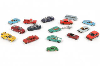 Lot 245 - DIVERS (16)