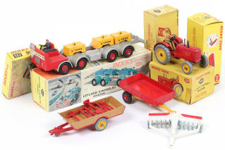 Lot 243 - DINKY TOYS (GB) (4)