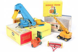 Lot 245 - DINKY TOYS (GB) (4)