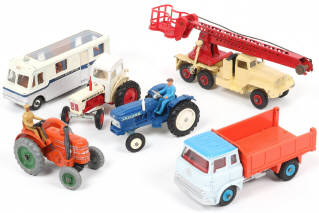 Lot 253 - DINKY TOYS (GB) (6)