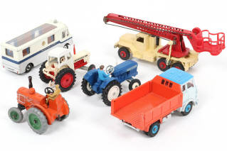 Lot 253 - DINKY TOYS (GB) (6)