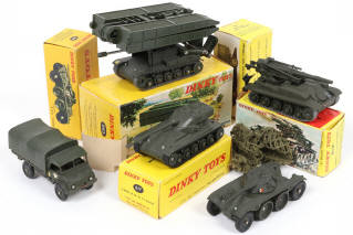 Lot 259 - DINKY TOYS (FRANCE) (5)