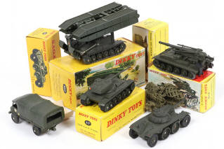 Lot 259 - DINKY TOYS (FRANCE) (5)