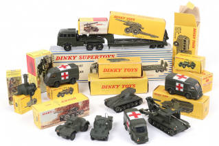 Lot 262 - DINKY TOYS (FRANCE) (19)