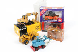 Lot 104 - DIVERS (6)