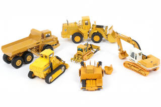 Lot 102 - DIVERS (6)