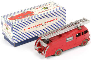 Lot 227 - DINKY TOYS (GB) (1)