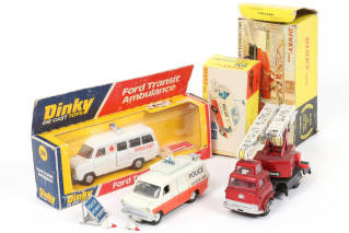 Lot 240 - DINKY TOYS (GB) (3)