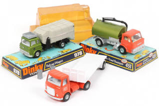 Lot 239 - DINKY TOYS (GB) (3)