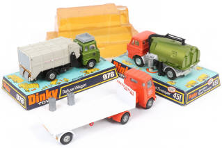 Lot 239 - DINKY TOYS (GB) (3)