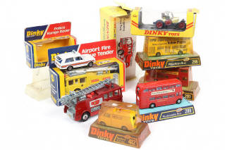 Lot 267 - DINKY TOYS (GB) (8)