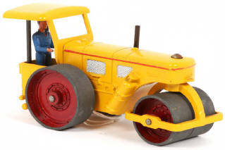 Lot 335 - DINKY TOYS (FRANCE) (3)