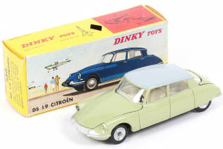 Lot 372 - DINKY TOYS (FRANCE) (1)