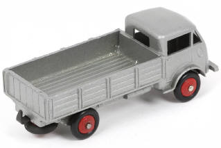 Lot 391 - DINKY TOYS (FRANCE) (1)