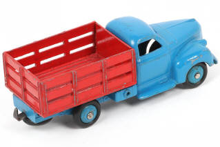Lot 395 - DINKY TOYS (FRANCE) (1)