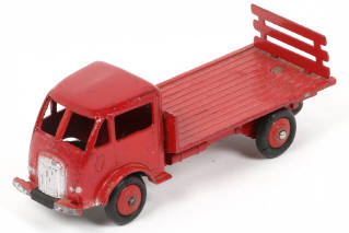 Lot 390 - DINKY TOYS (FRANCE) (1)
