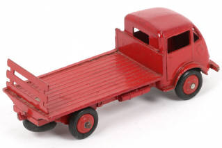 Lot 390 - DINKY TOYS (FRANCE) (1)
