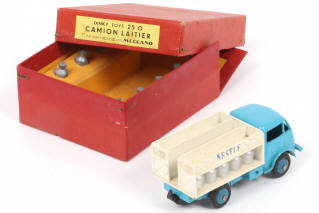 Lot 400 - DINKY TOYS (FRANCE) (1)