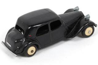 Lot 323 - DINKY TOYS (FRANCE) (1)