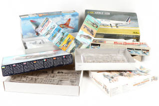 Lot 270 - DIVERS (12)